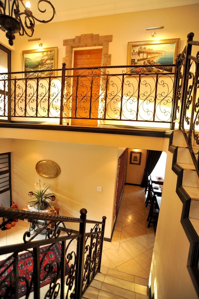 Sunset Manor Guest House 32/50