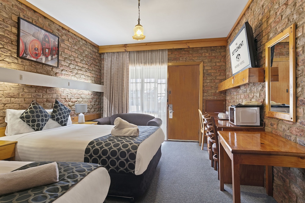 The Settlement Historic Hotel 23/32