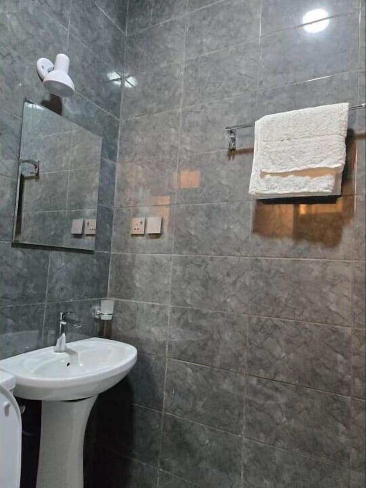 Romalo Guesthouse 23/24
