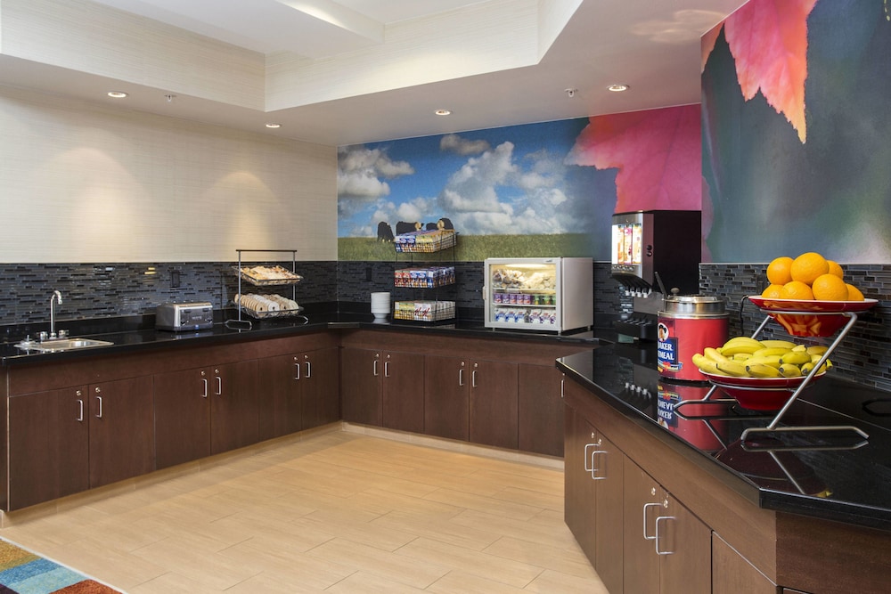 Fairfield Inn Suites Greeley 17/21