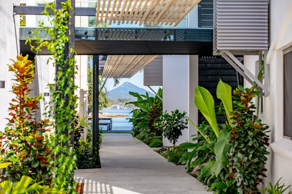 CULGOA POINT BEACH RESORT 4/72