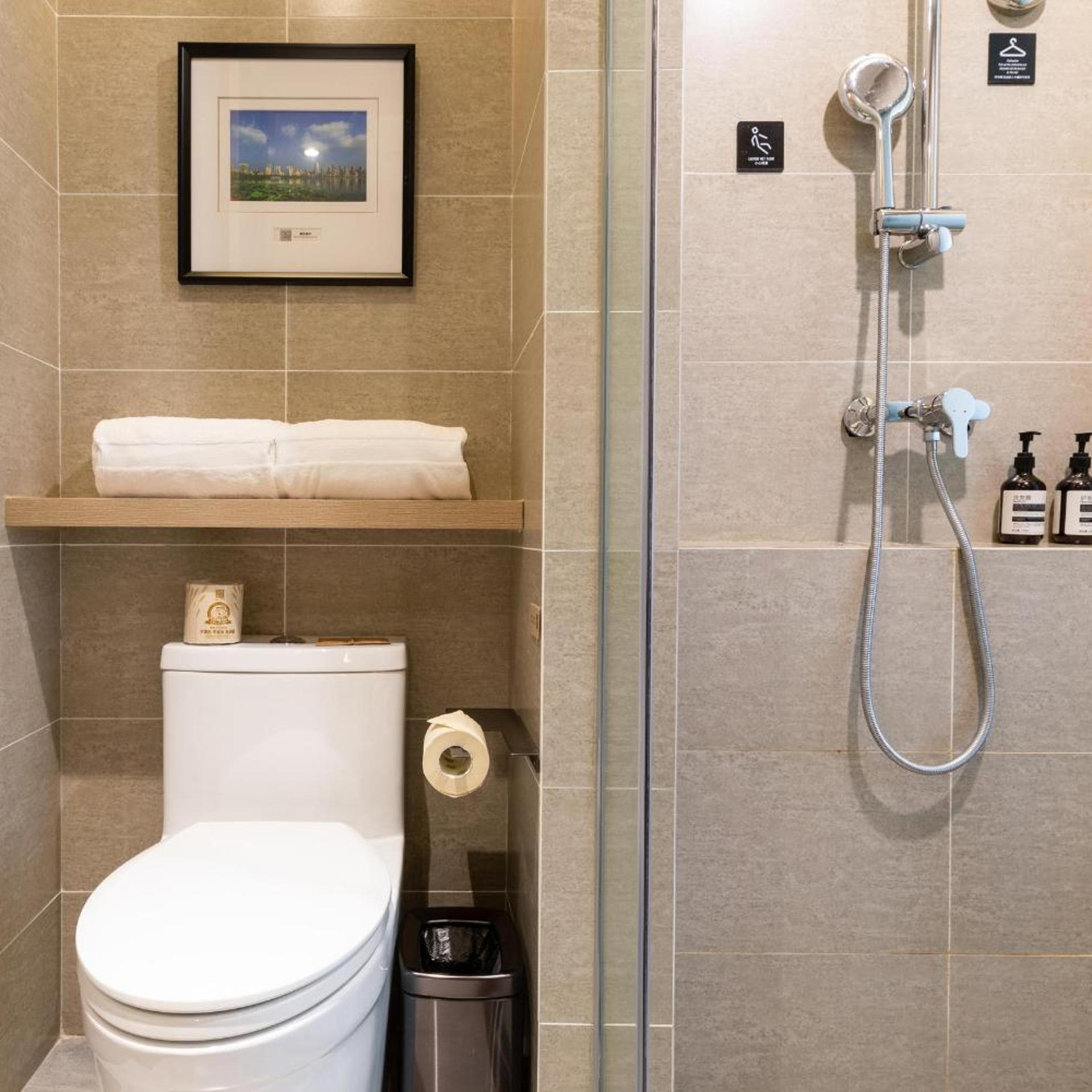 Atour Hotel Wuhan Changqing Road 70/74