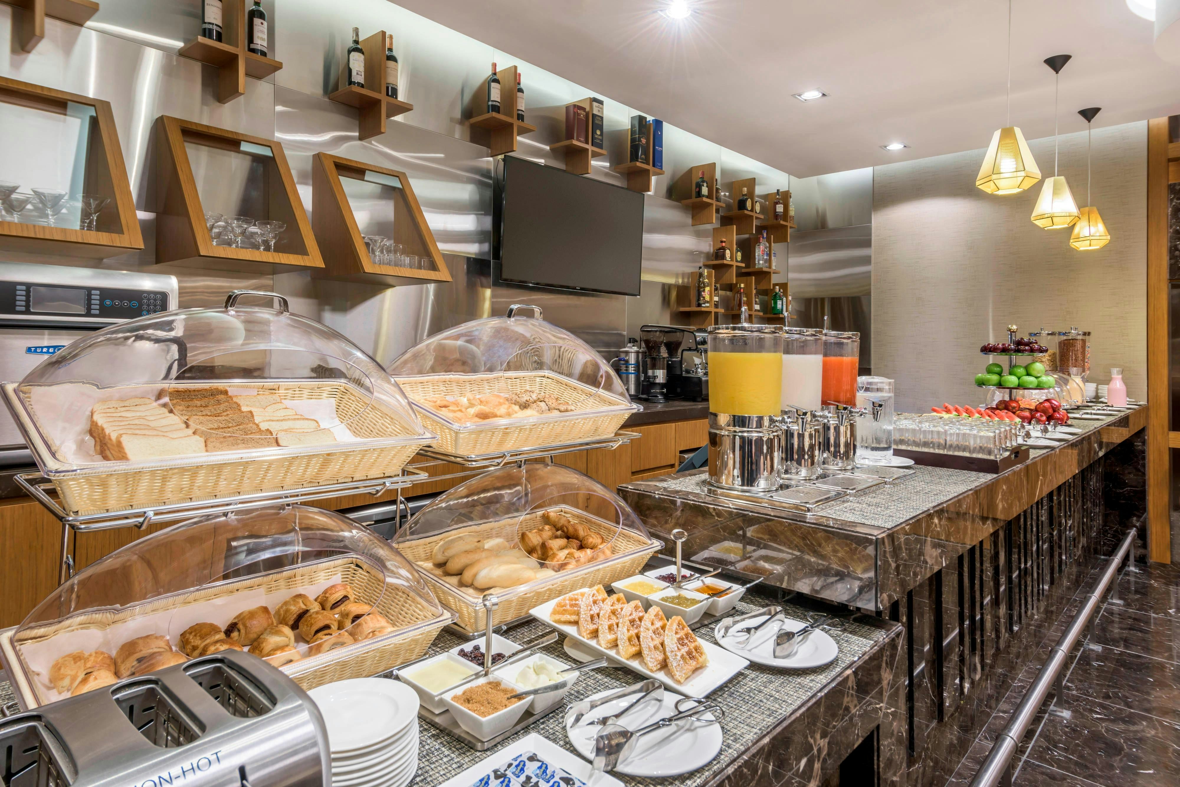 Courtyard By Marriott Bogota Airport 18/65