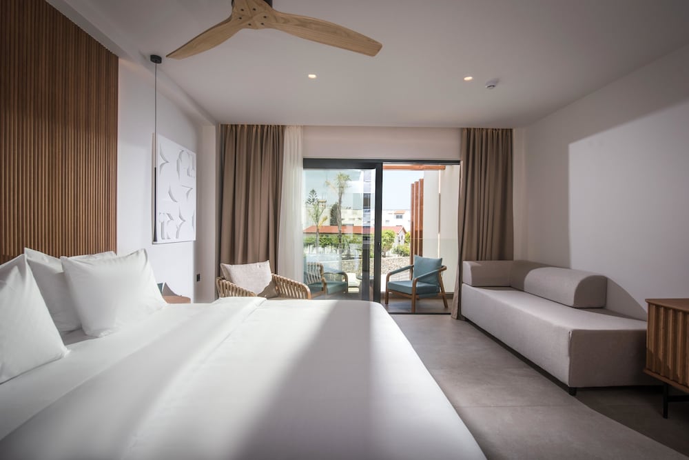 Noble Hotel Suites 8/50