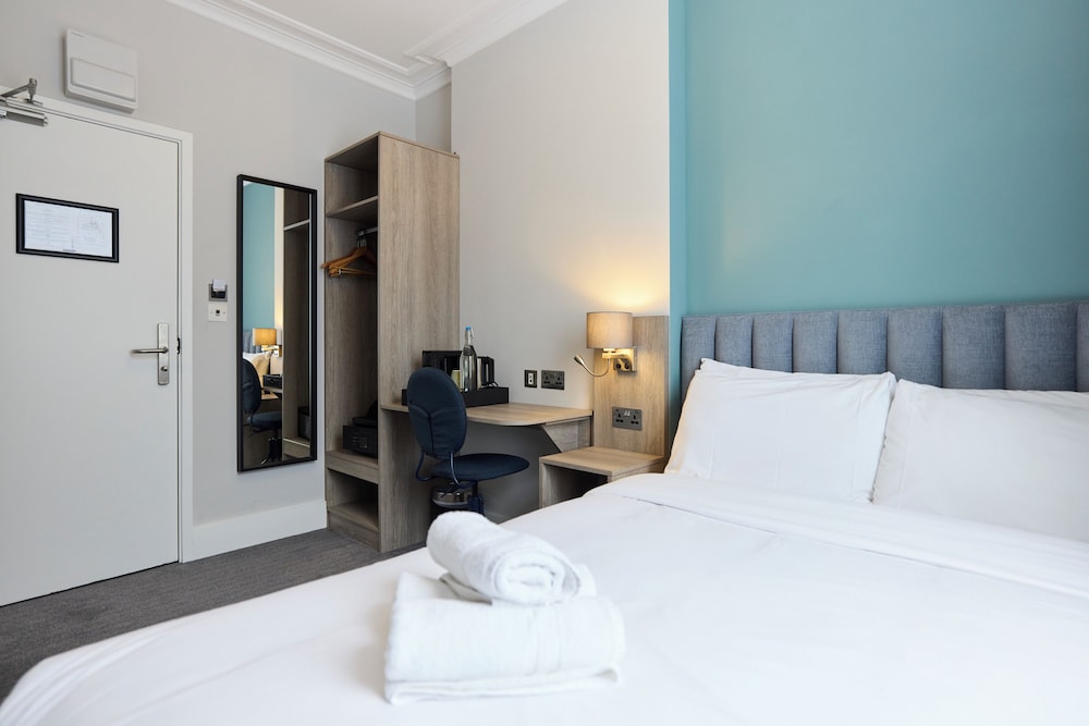 ROOM, DOUBLE BED