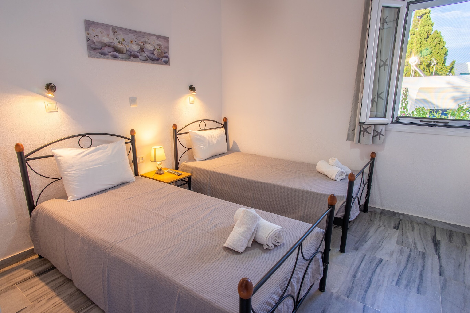 1 BEDROOM, APARTMENT, KITCHEN