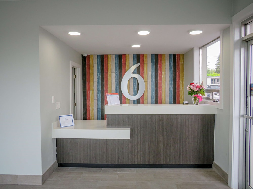 Lobby at Motel6 Tigard, OR - Portland Southwest, TIGARD - OR