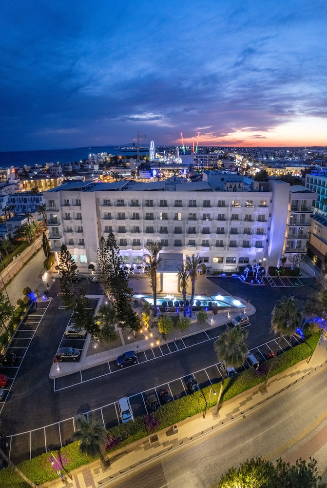 Nestor Hotel 3/85