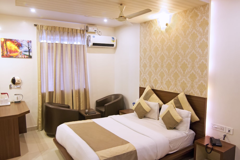 Aishwarya Suites 30/68
