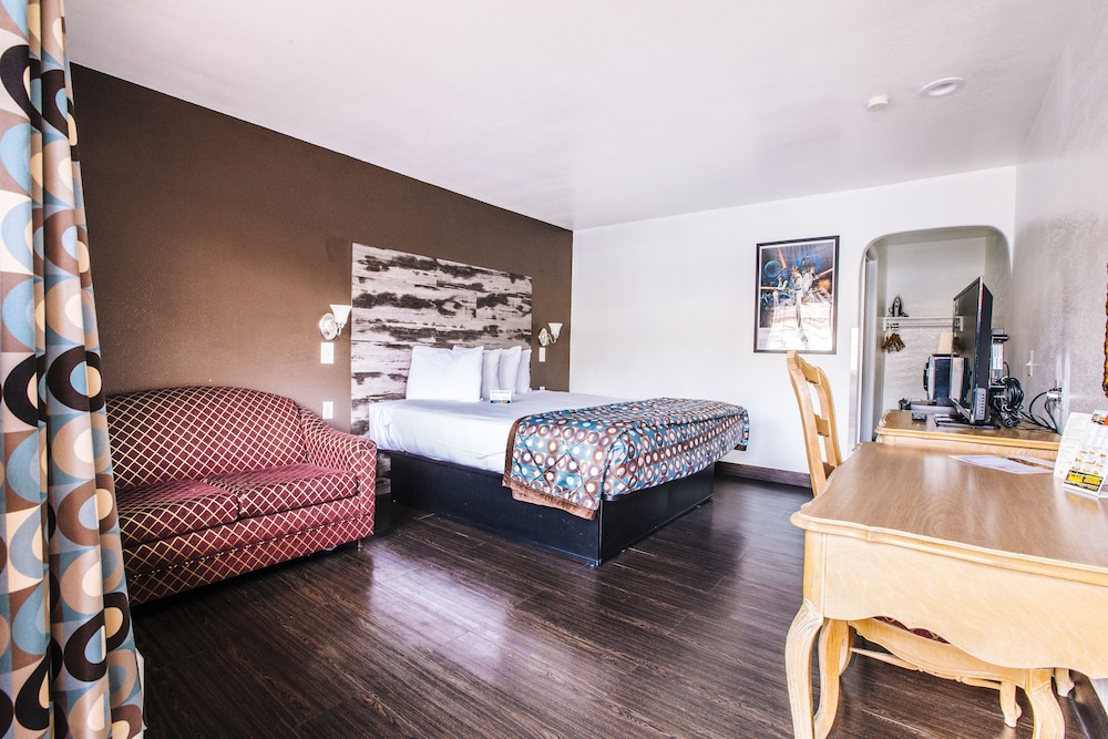 Anaheim Discovery Inn Suites 45/68