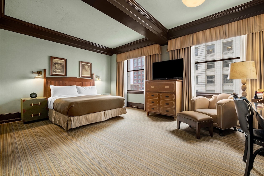 ARCTIC, KING BED, ACCESSIBLE