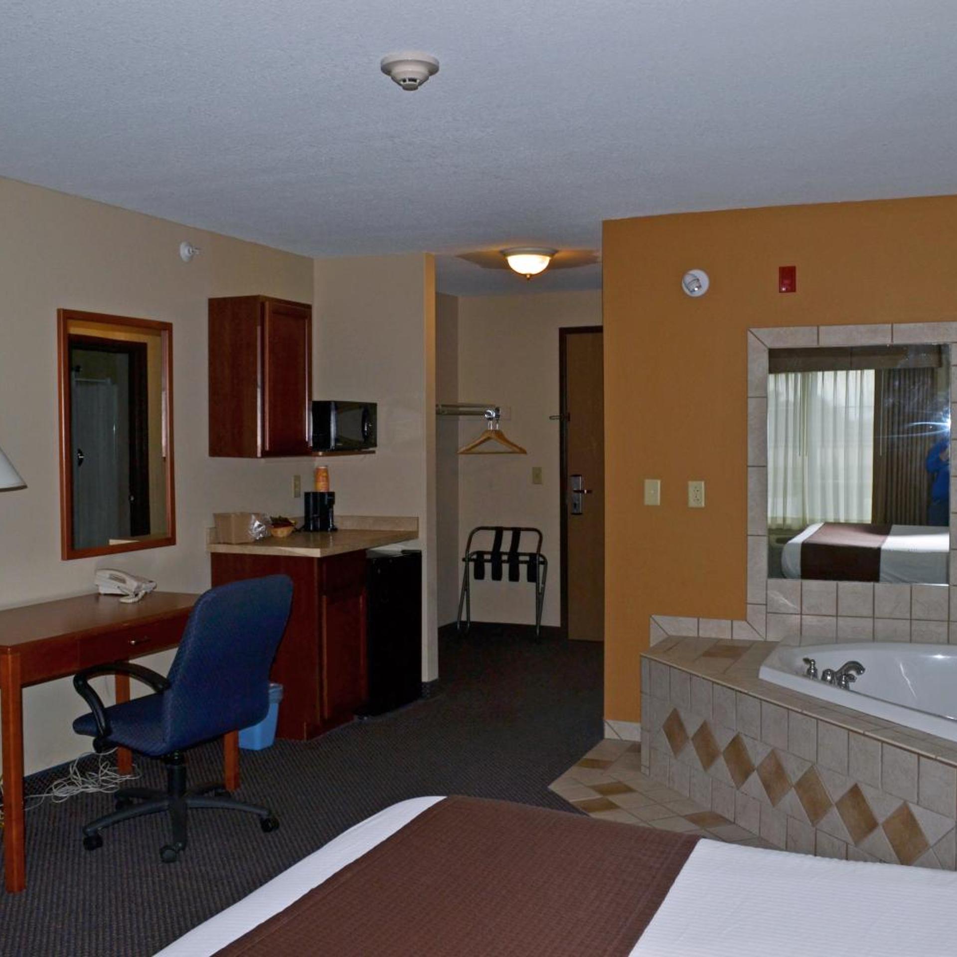 Paola Inn And Suites 39/47