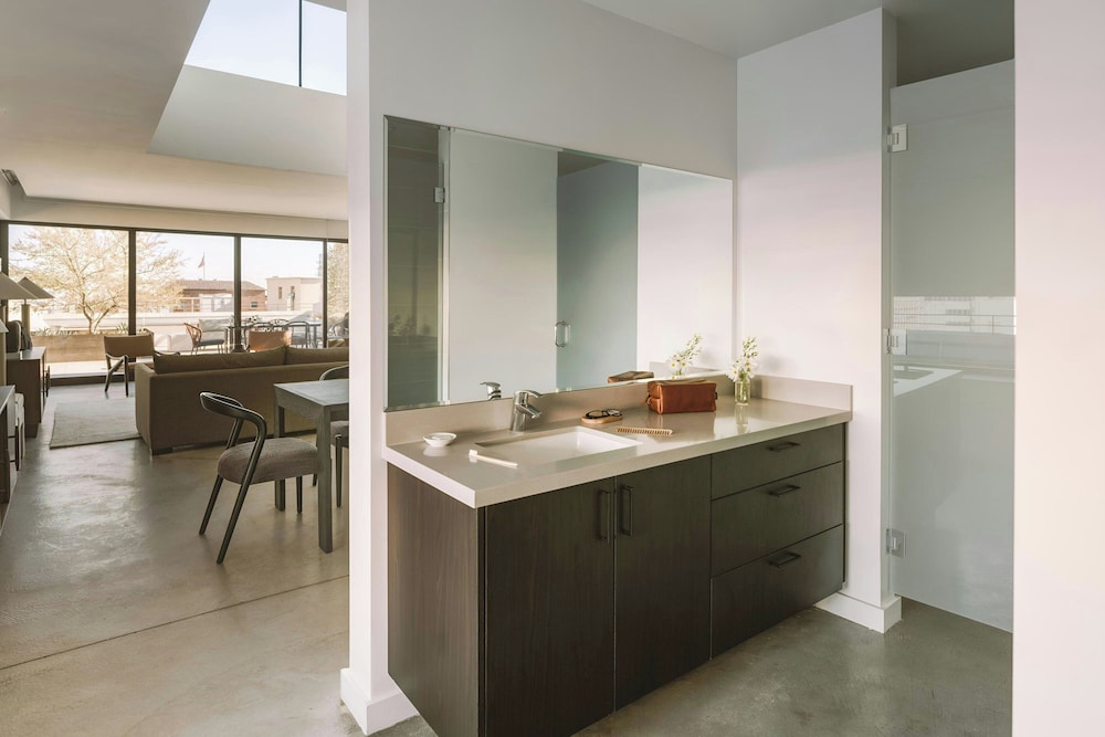 Sonder by Marriott Bonvoy The Winfield Apartments Downtown LA 57/58