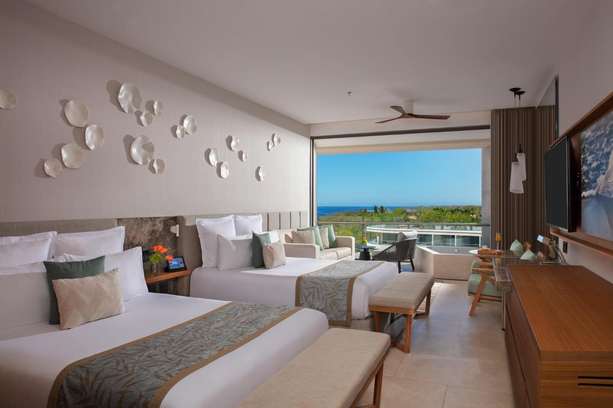 Preferred Club, Junior Suite, 2 Queen Beds, Partial Ocean View