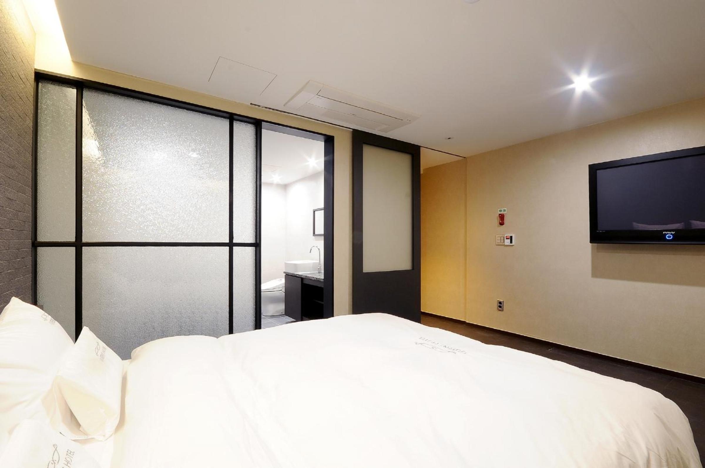 Deluxe, Double Bed