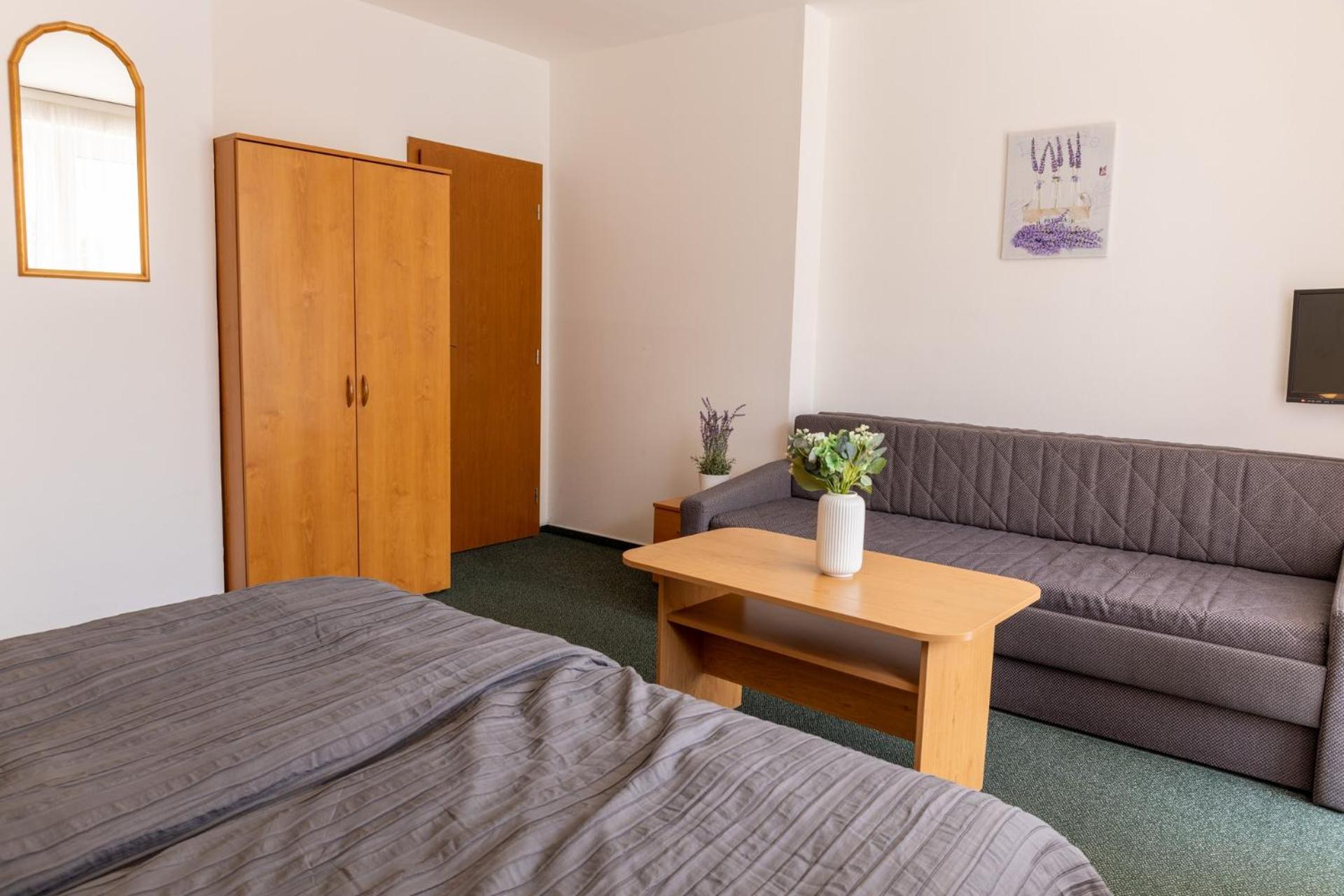 Kanarek Hotel 24/50