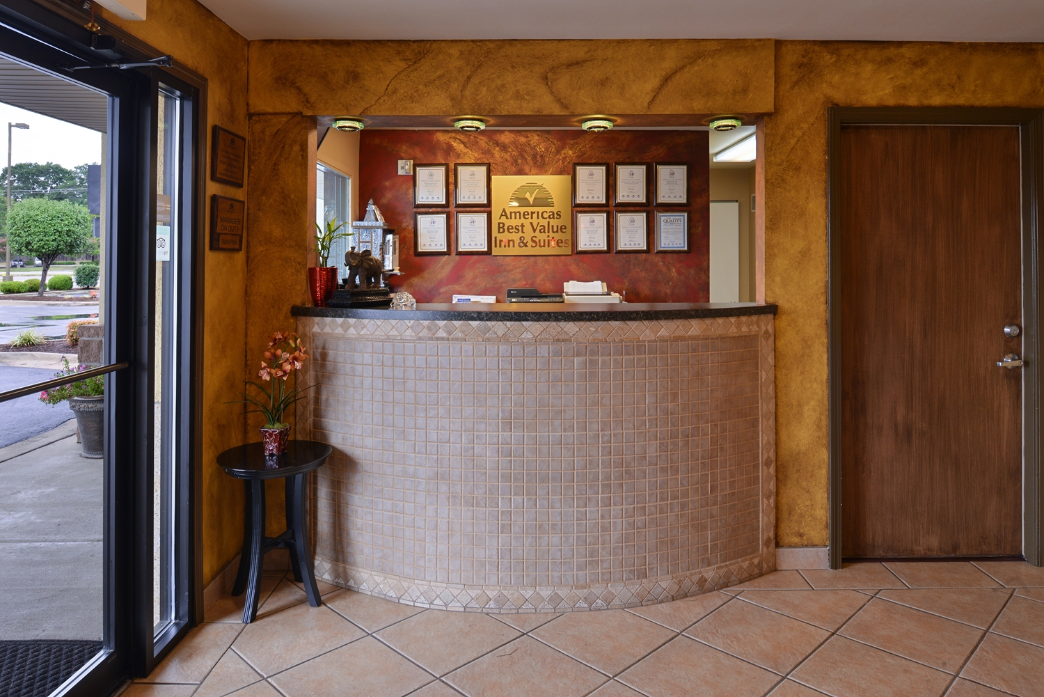 Americas Best Value Inn And Suites University Avenue 6/18