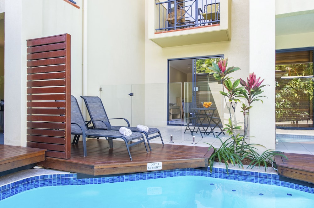 Meridian Port Douglas 31/70