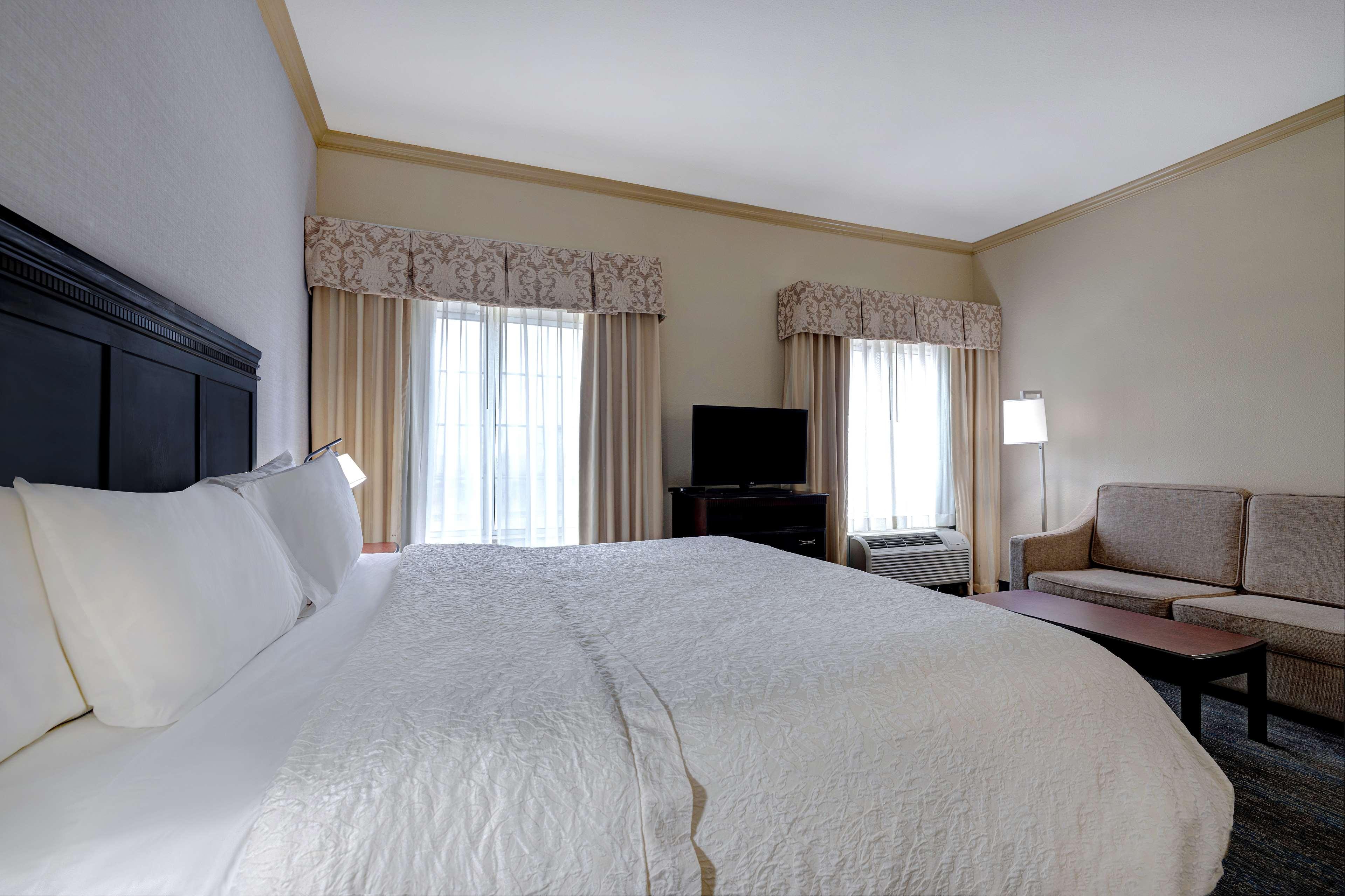 STUDIO, SUITE, KING BED, SOFA