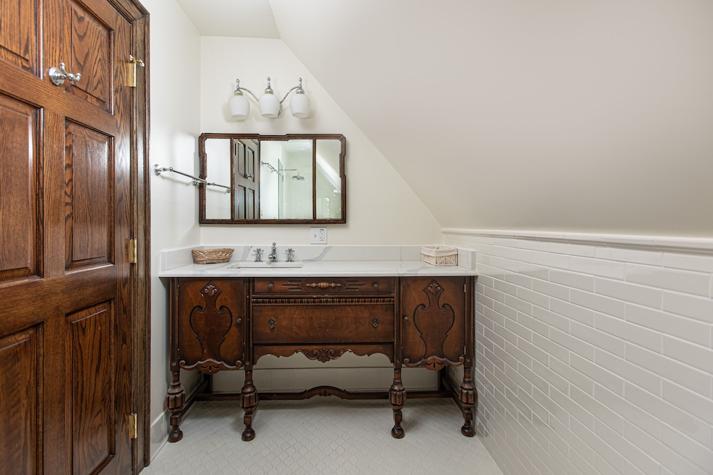 Frederick Stearns House Historic Inn 10/50