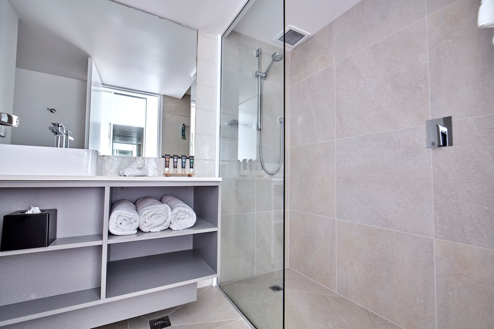غرفة قياسية بسريرين مزدوجين بإطلالة على المسبح، Novotel Cairns Oasis Resort 9/9