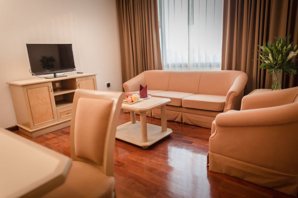Grand Tower Inn Rama VI 58/70
