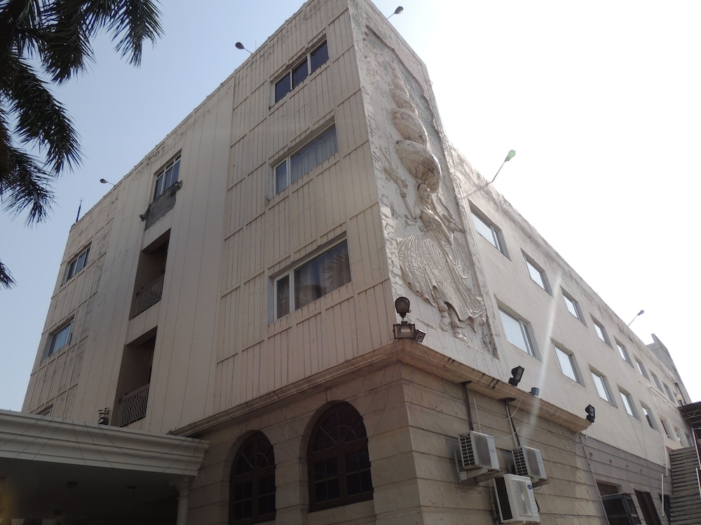 Diamond Hotel 7/57