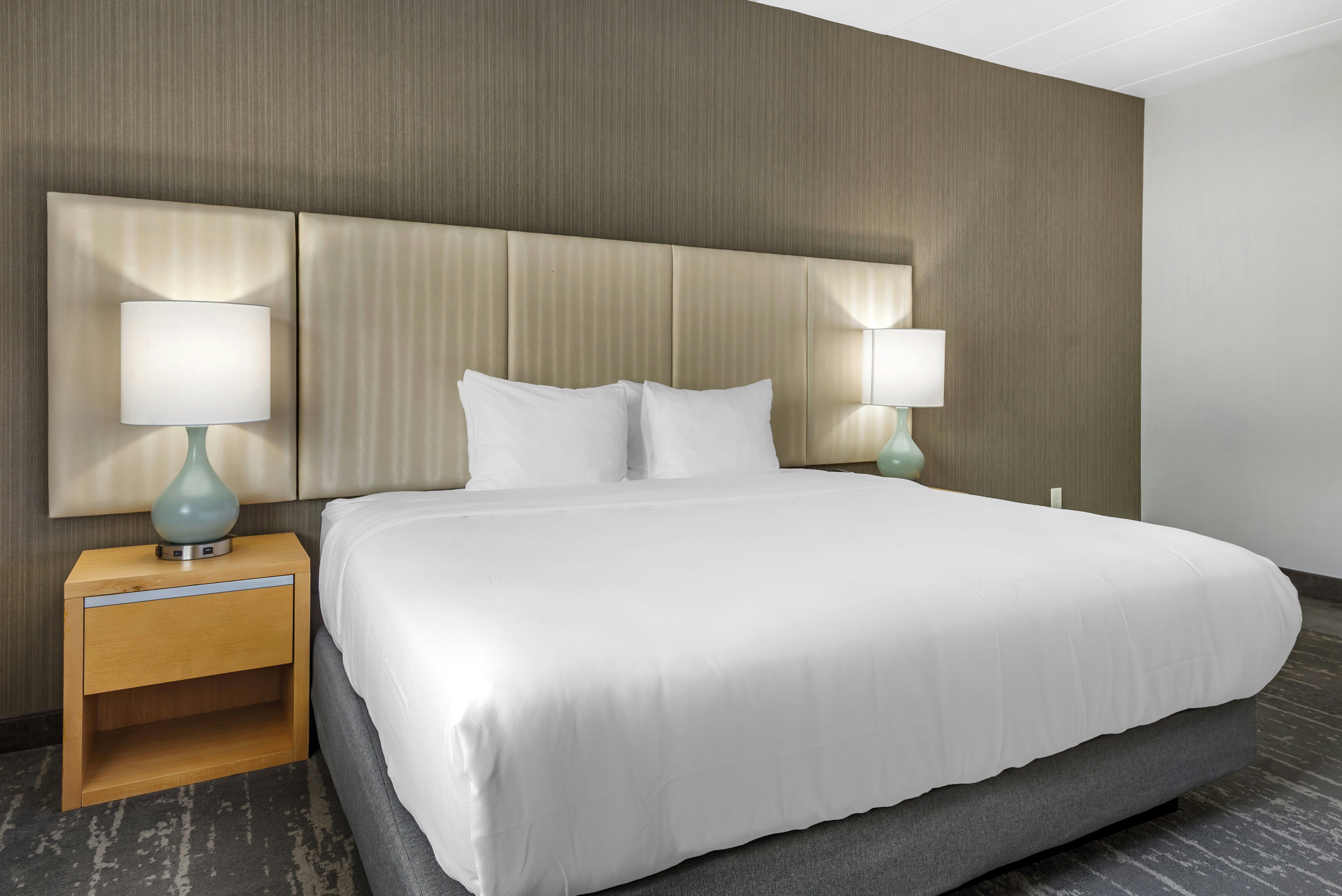 Amwell Suites 17/27