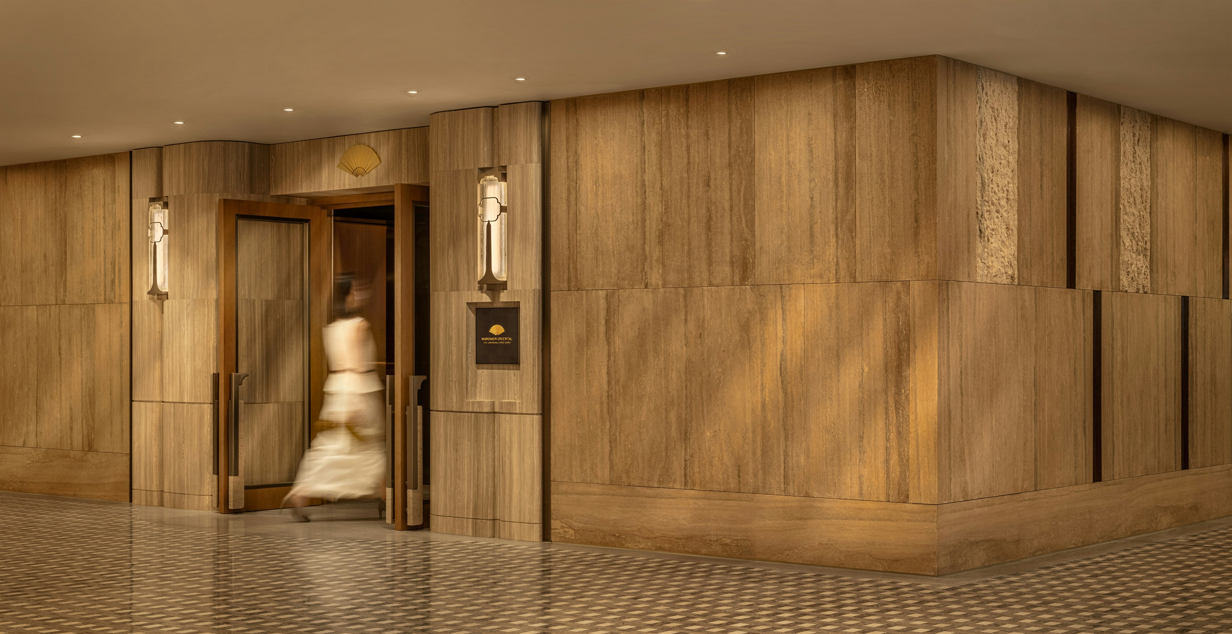 Mandarin Oriental The Landmark, Hong Kong 36/75