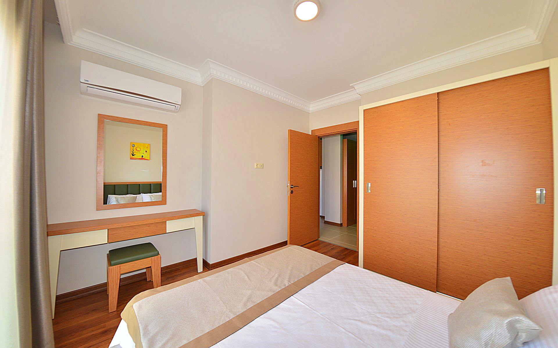 The Suites 18/100