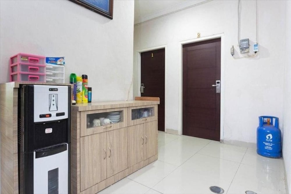 Reddoorz Plus Near Lippo Cikarang Mall 6/21