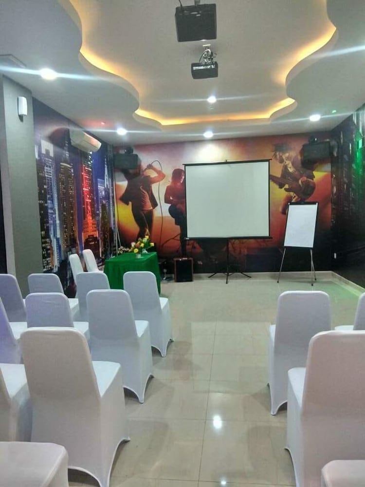 Venia Hotel 43/45
