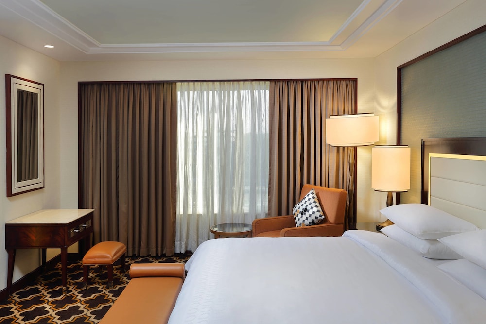 Sheraton Grand Pune Bund Garden Hotel 30/60