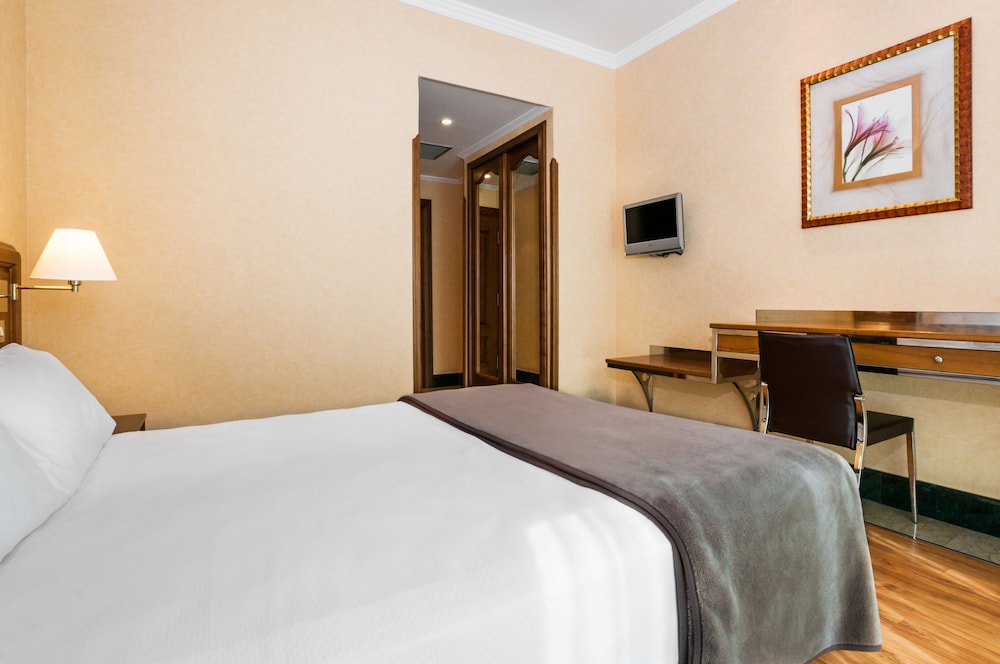 HOTEL JULIA 11/48