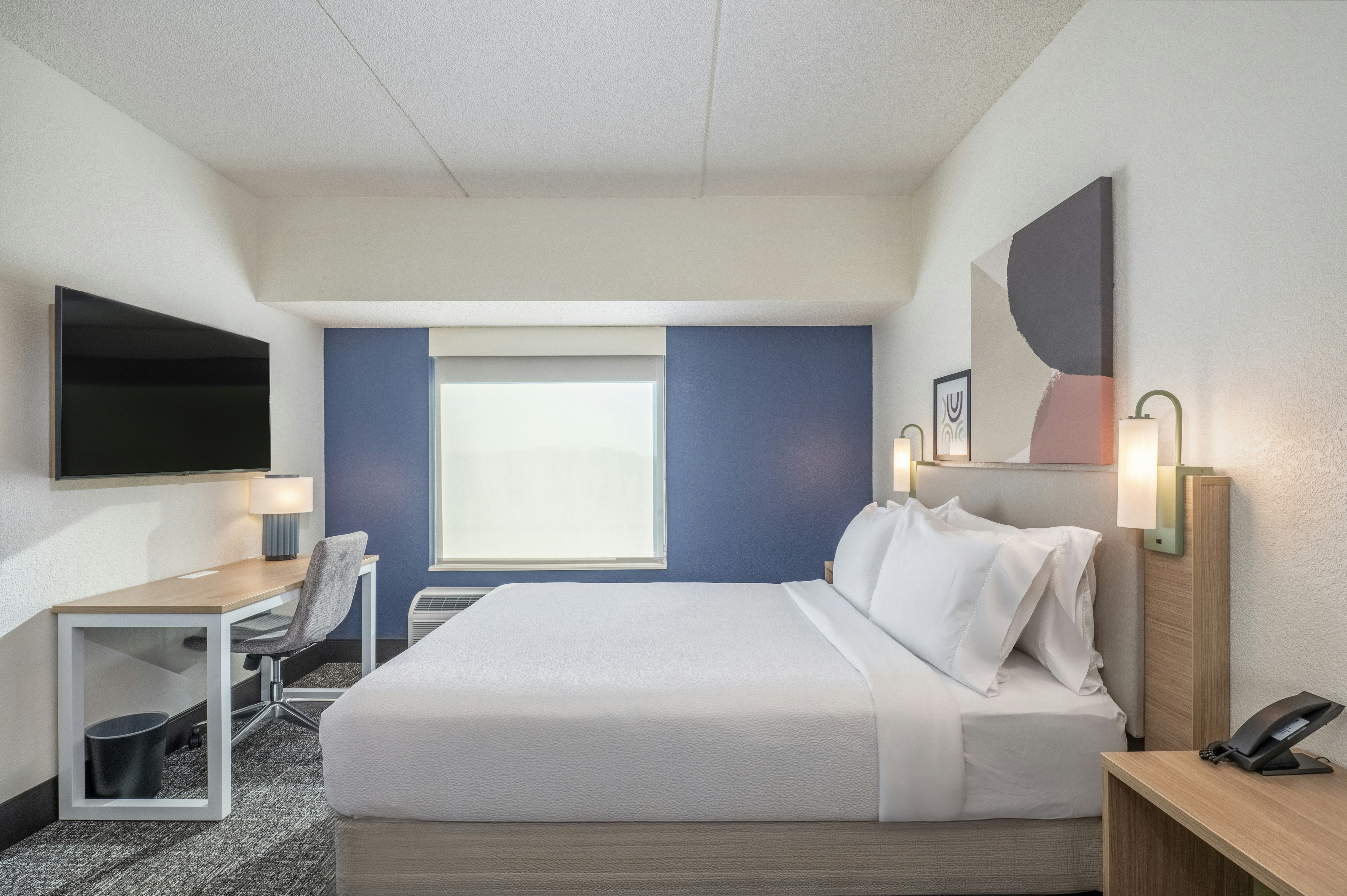 ROOM, QUEEN BED