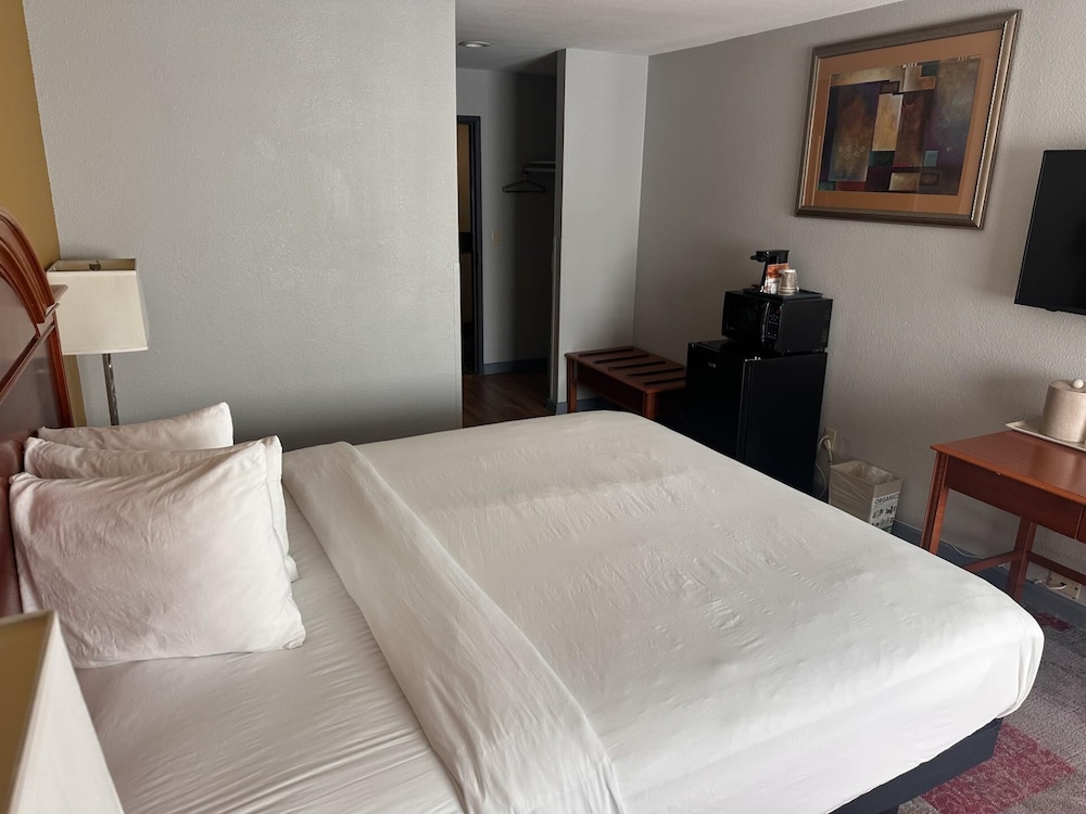Americas Best Value Inn Hayward 33/57