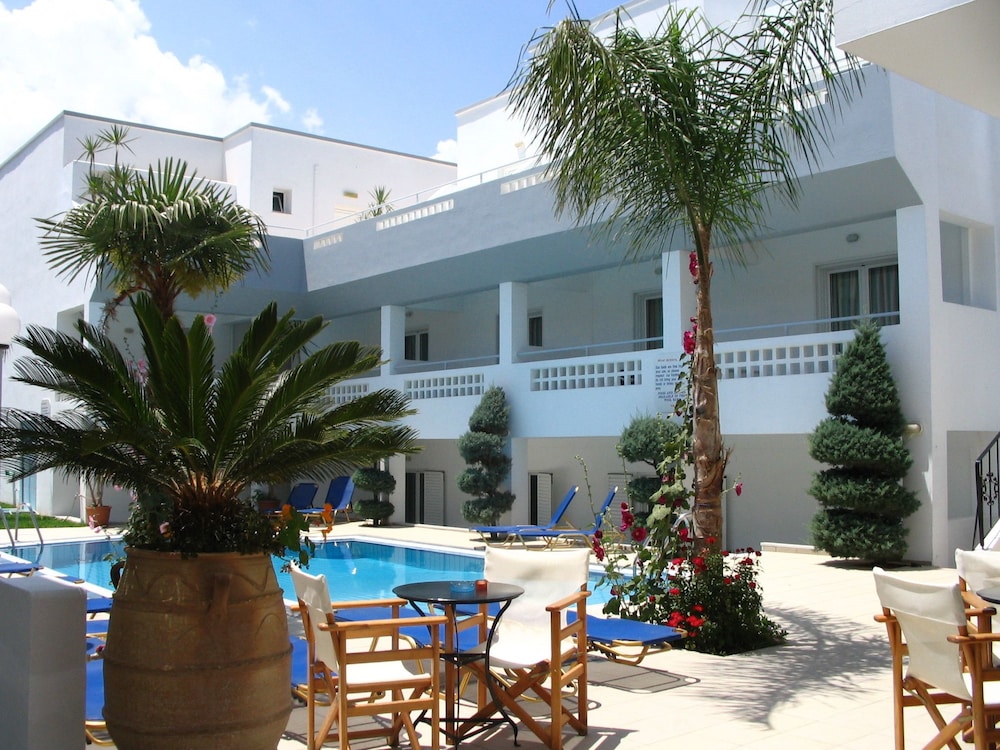 Emerald Studios Malia 16/23