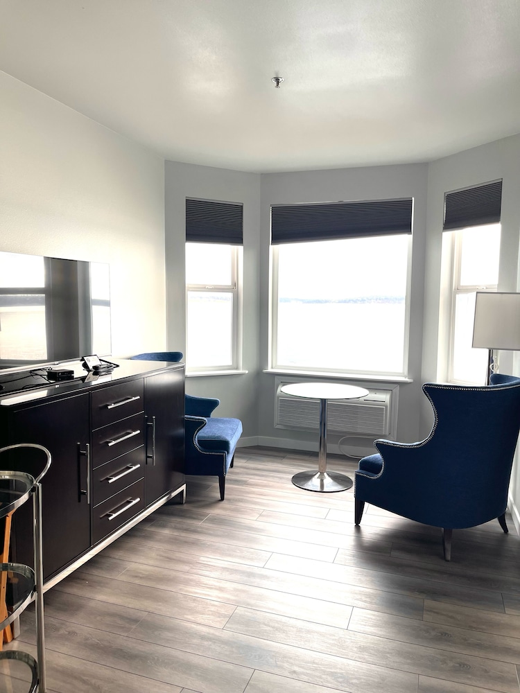 Tides Inn Suites 61/75