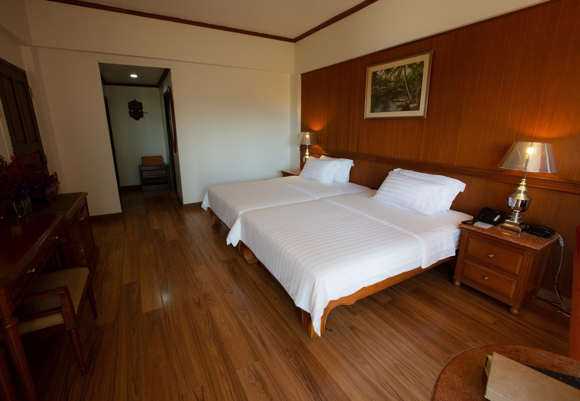 DELUXE, TWIN BEDS