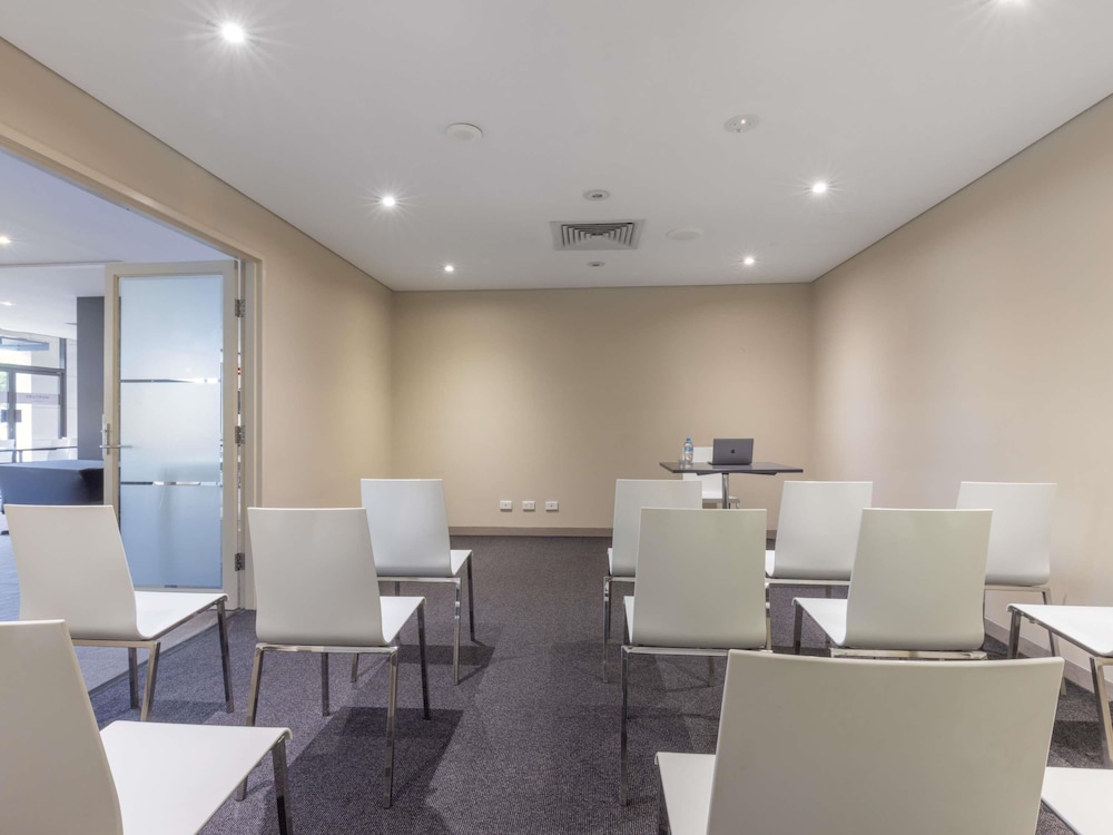 Mercure Brisbane Garden City 60/67