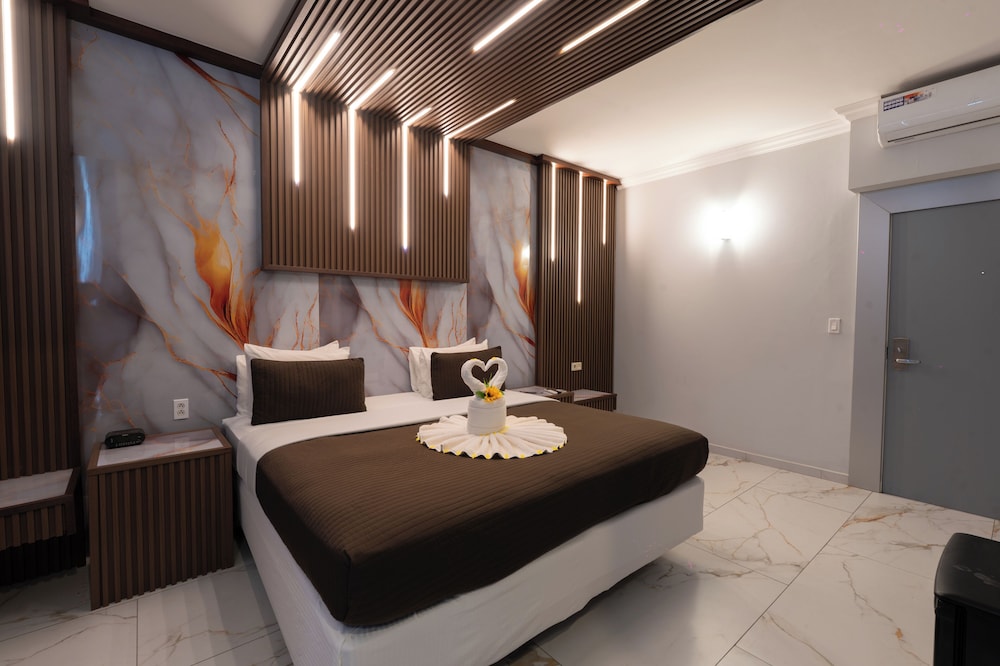 Elegance Hotel & Casino 11/50