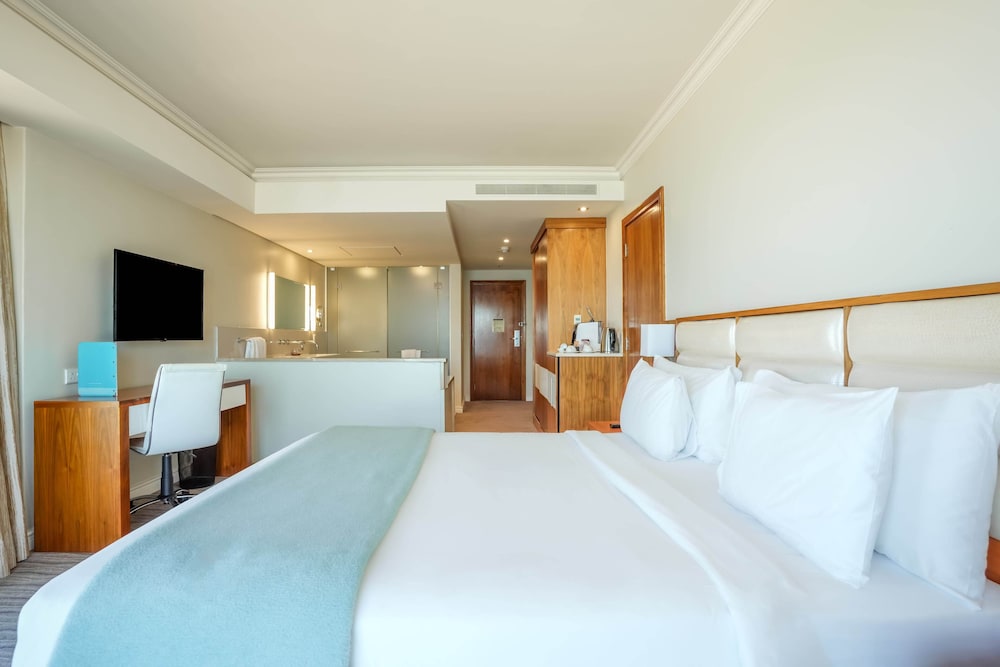 MOUNTAIN, KING BED, SEA VIEW
