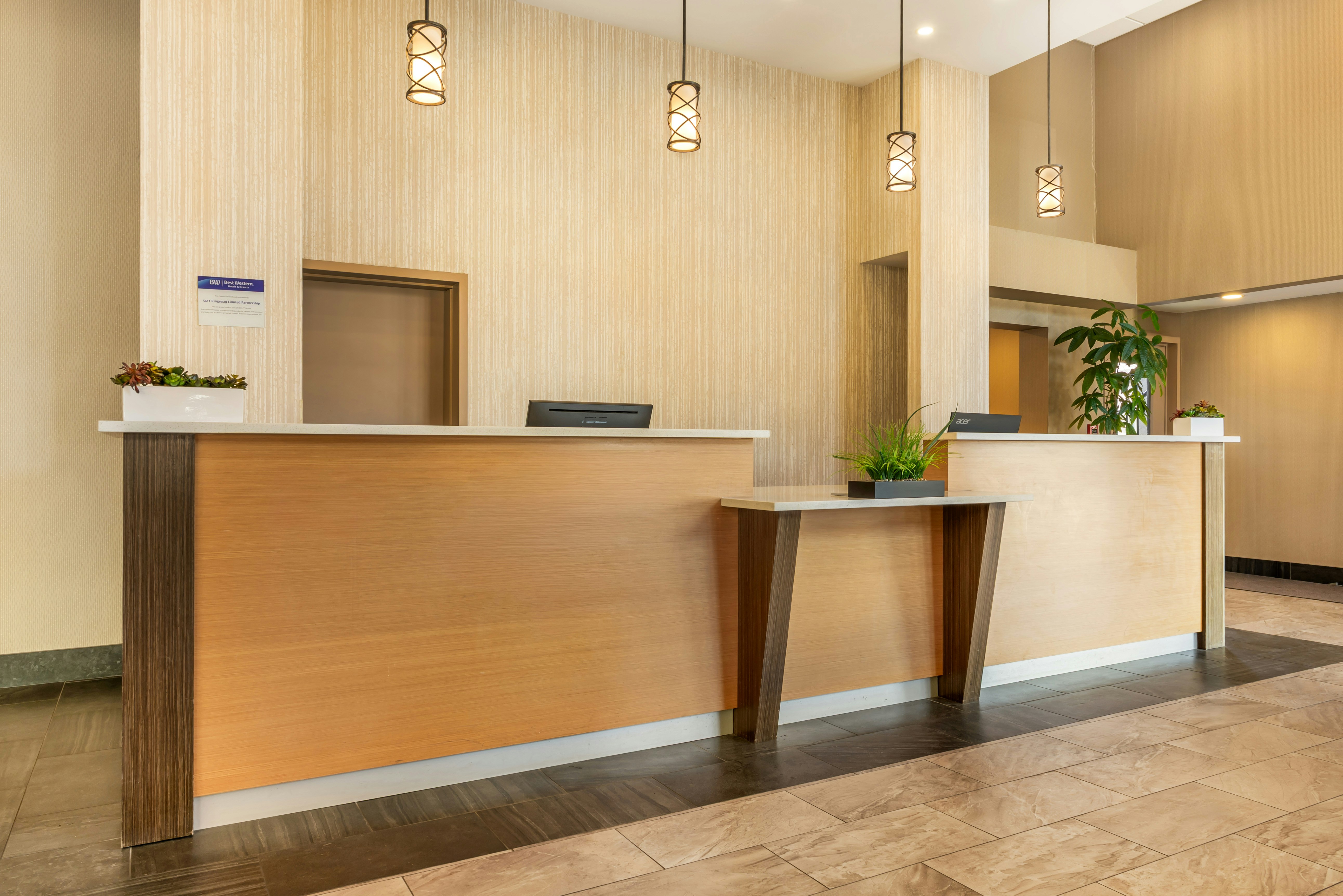 Best Western Plus Burnaby Hotel 9/76