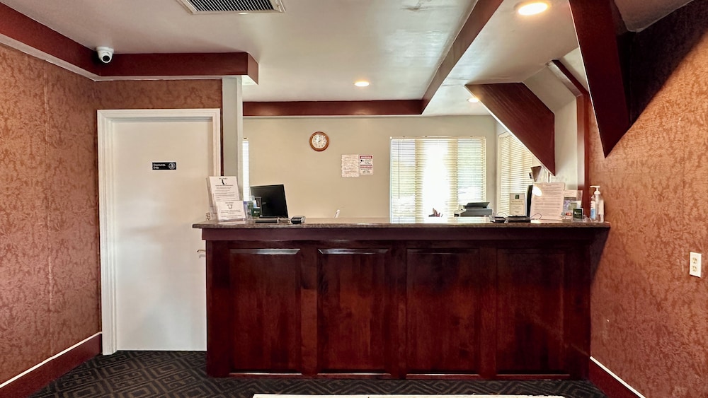 Riverview Inn & Suites 11/69