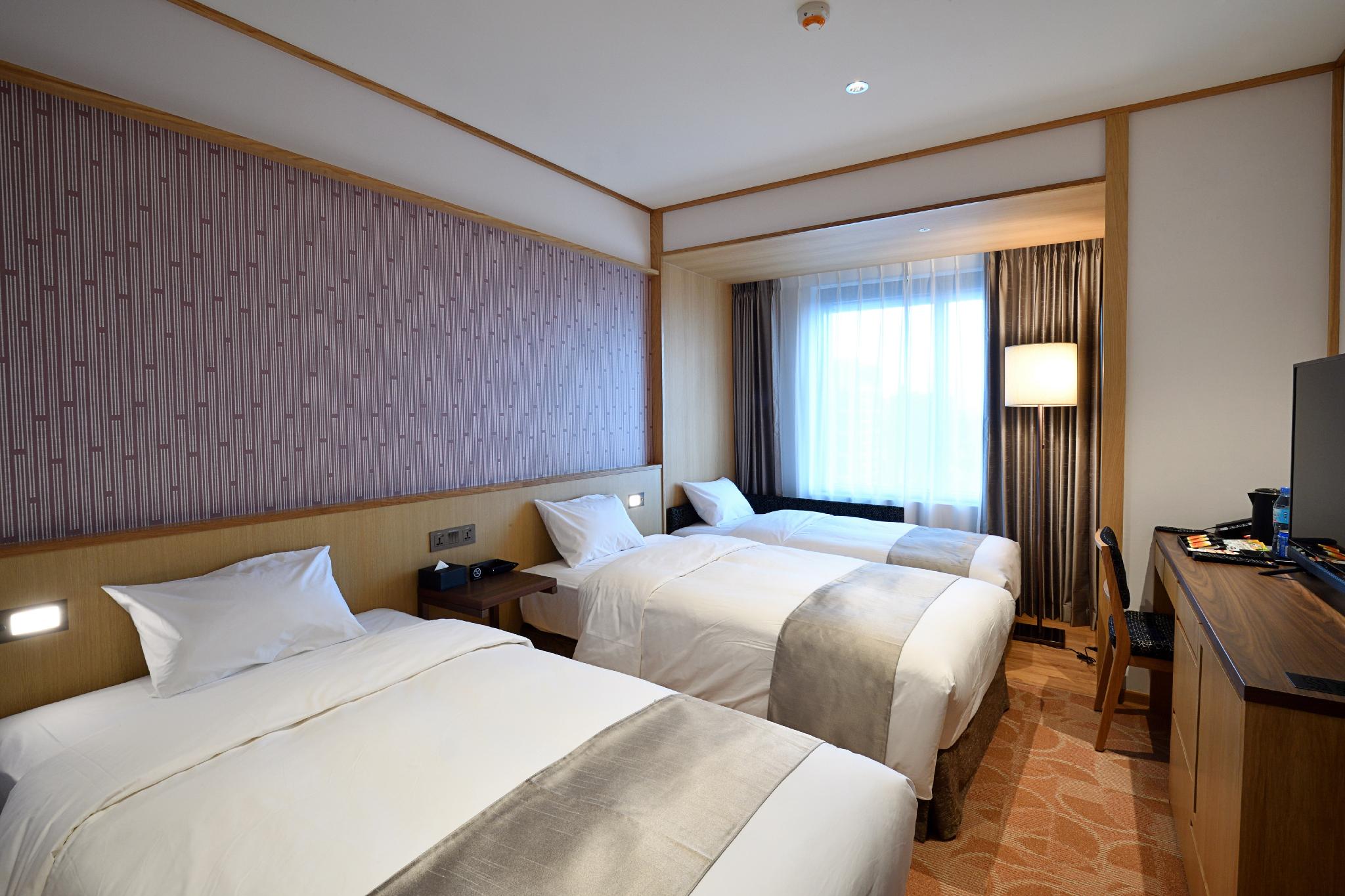 TRIPLE ROOM