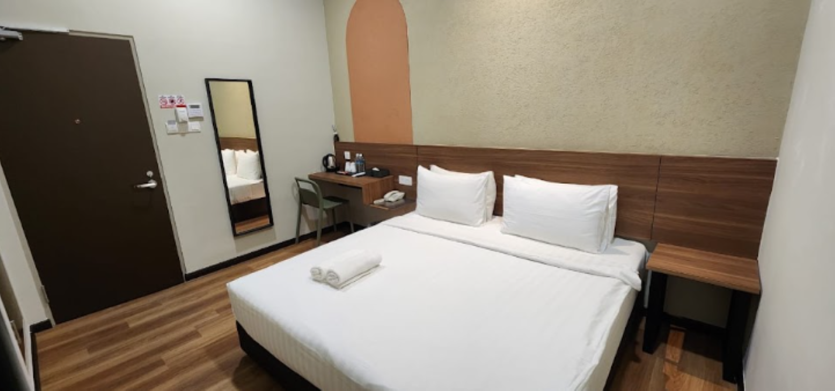Connecting, 2 King Beds