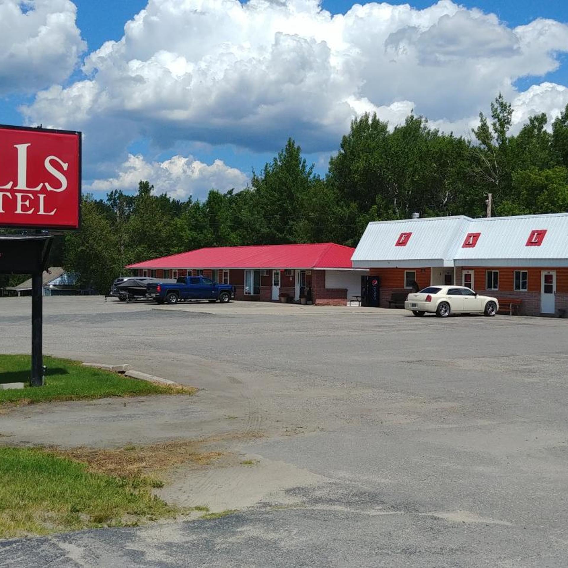 Falls Motel 3/32
