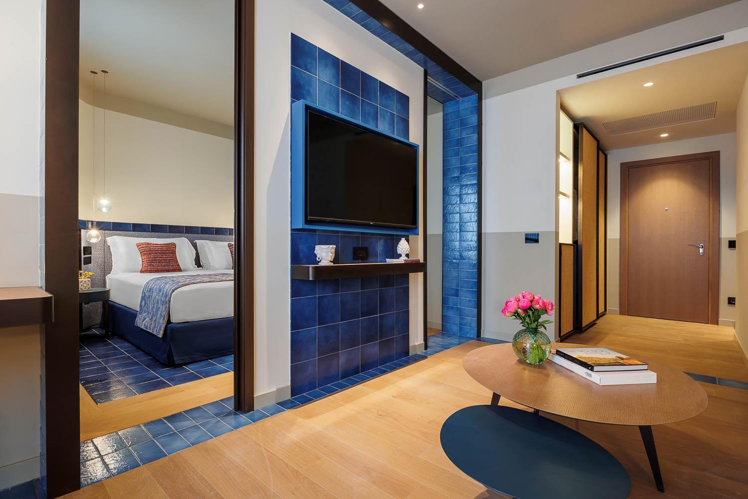 SUITE, KING BED, SEA VIEW