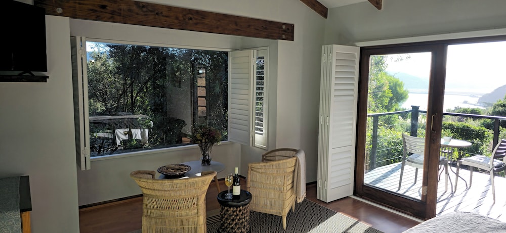 Elephant Hide of Knysna Guest Lodge 7/37