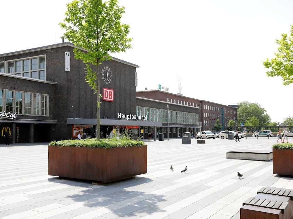 Central Hotel Duisburg 29/34